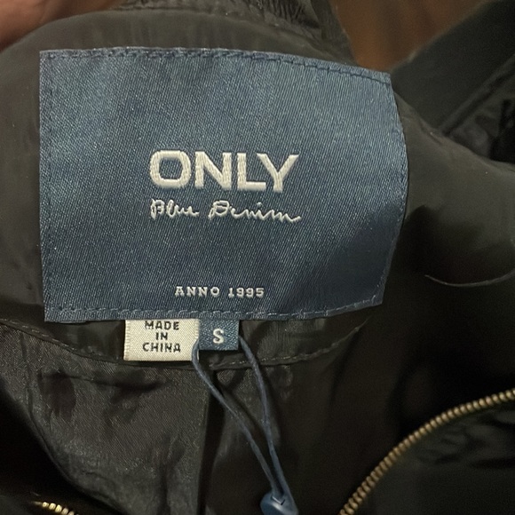 Bomber jacket - Picture 4 of 4